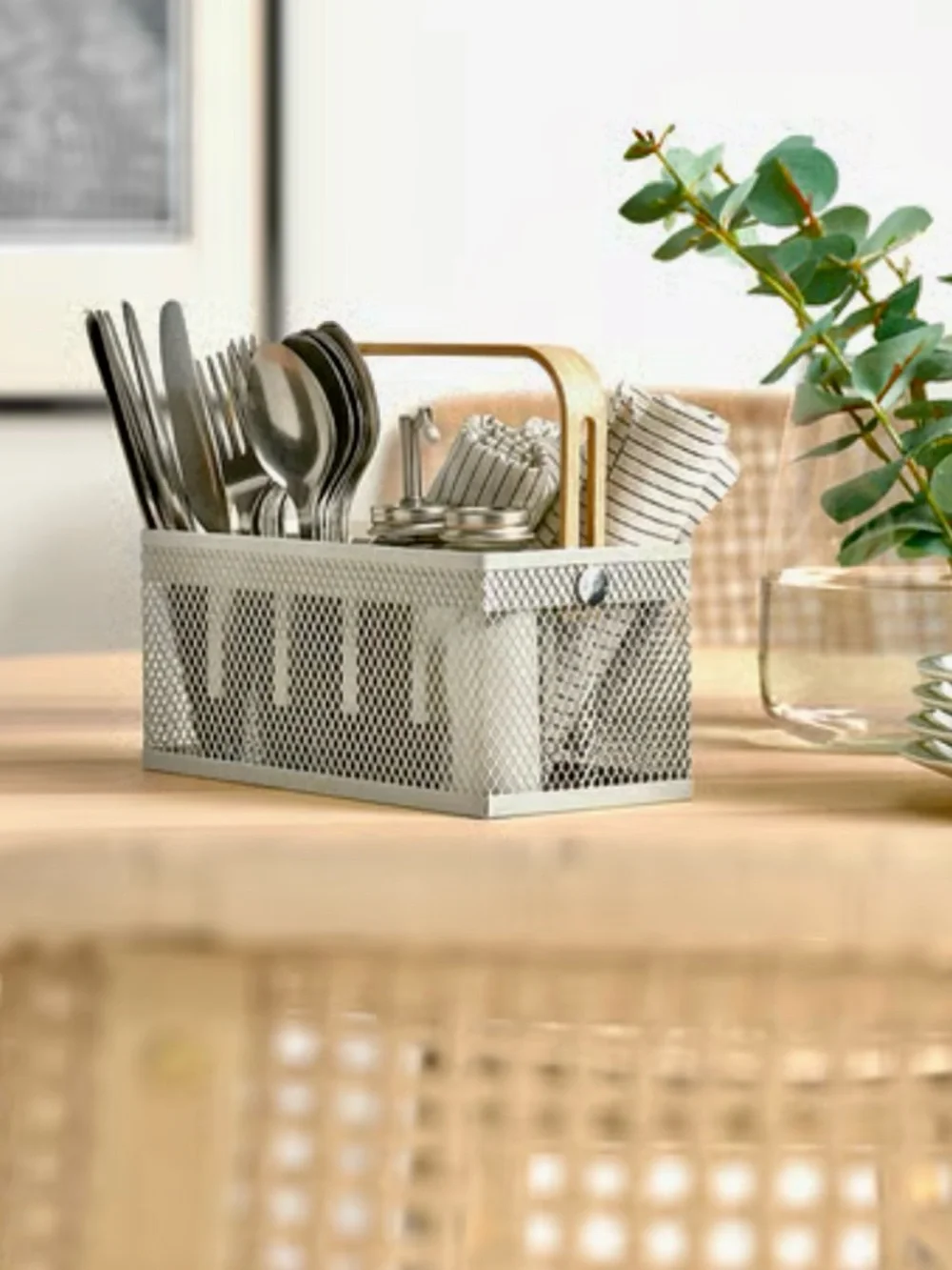 20 piece Cutlery and Metal Mesh Caddy with Bamboo Handle - White